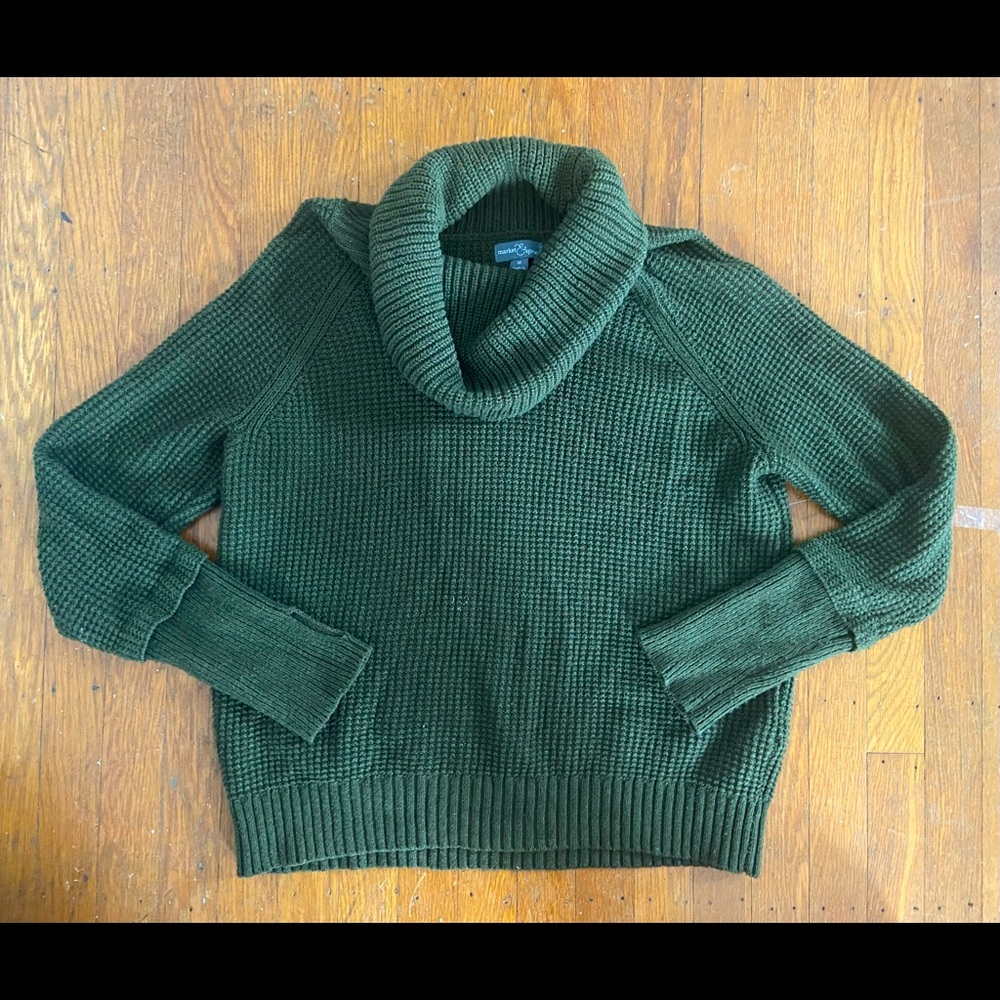 Market and Spruce sweater. Size M olive green.